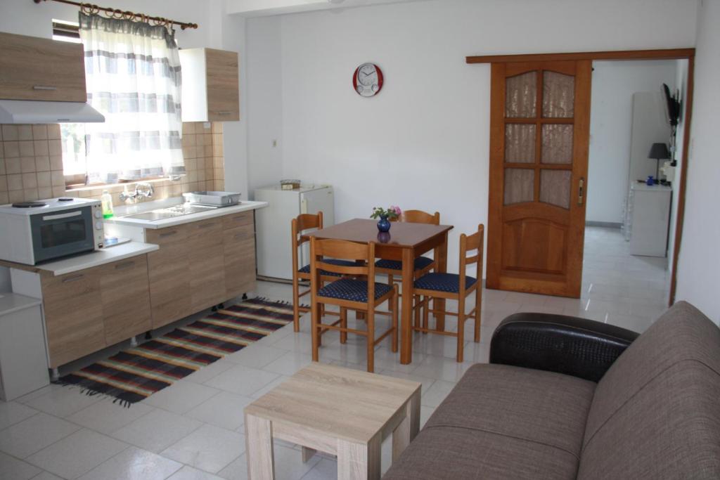 Kalypso Apartments room 6